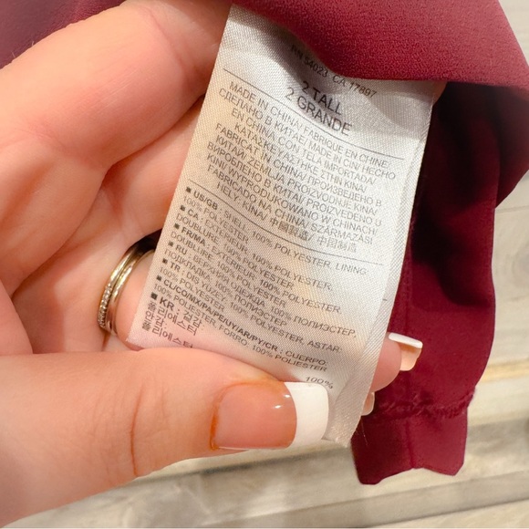 Banana republic burgundy pleated skirt ❤️ 2 tall. - Picture 6 of 6